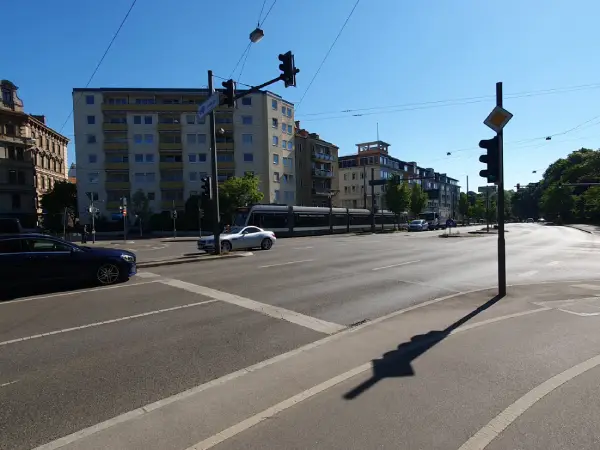 Straßenbahn in Augsburg am Theodor-Heuss-Platz